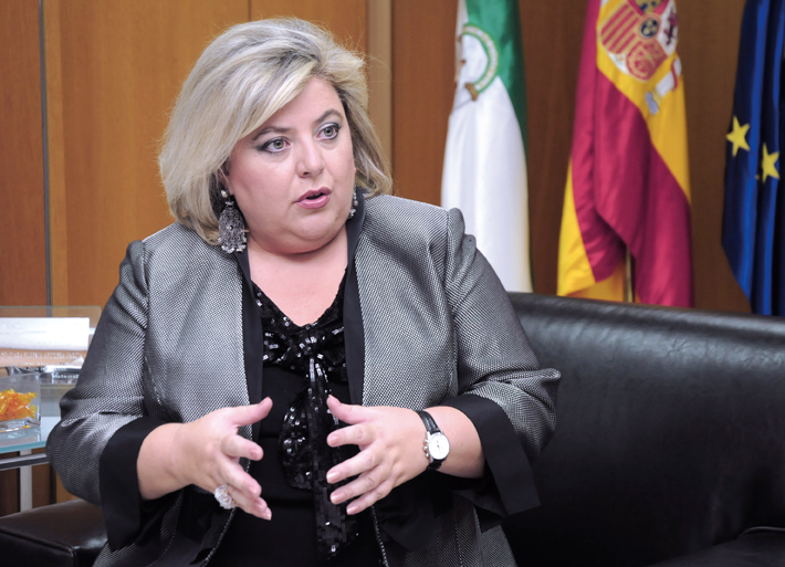 Entrevista a Clara Aguilera, consejera de Agricultura y Pesca