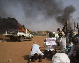 En Níger, los anti Charlie Hébdo queman 45 iglesias